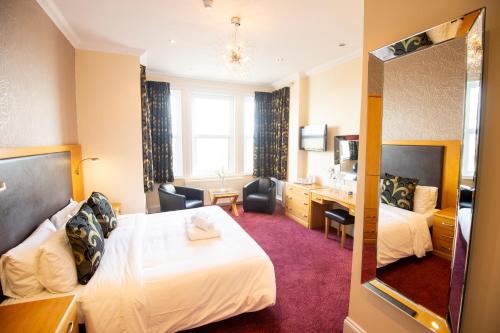 Palm Court Hotel - image 5