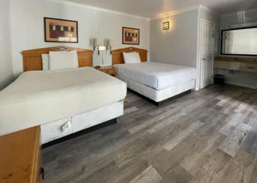 Queen Room with Two Queen Beds - Non-Smoking