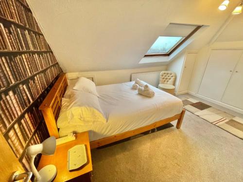 Picture of Spacious Four Bed Home With Parking - Bournemouth