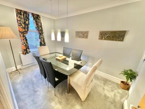 Picture of Spacious Four Bed Home With Parking - Bournemouth