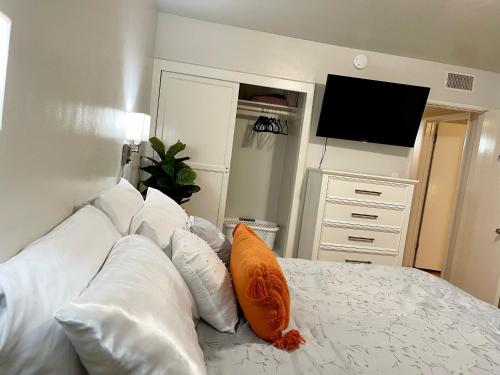 Comfy & Cozy in LA Inglewood 5miles to LAX 4 minuts to Sofi stadium in Inglewood, USA