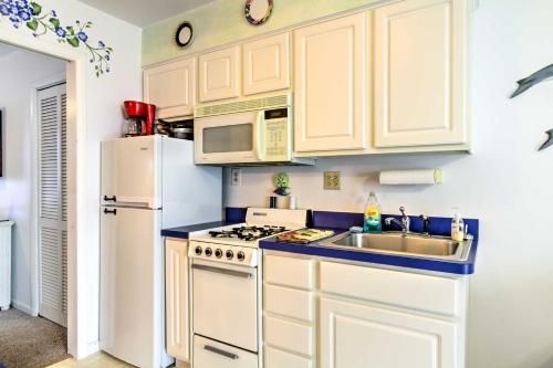 Central Ocean City Condo with Patio- Steps to Beach! - image 9