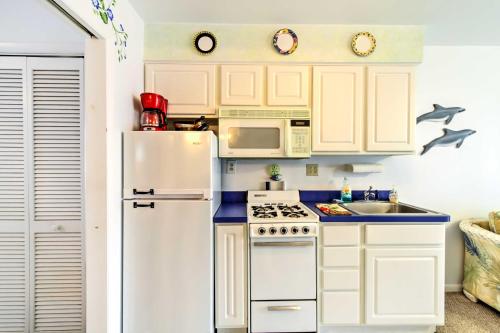Central Ocean City Condo with Patio- Steps to Beach! - image 7