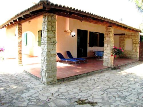 Casa Vacanza Ondablu CaseSicule, on the Beach with big Veranda and Wifi