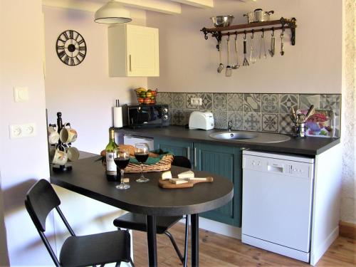 Kitchen, Fontchauvaux Holiday Gites in Champseau