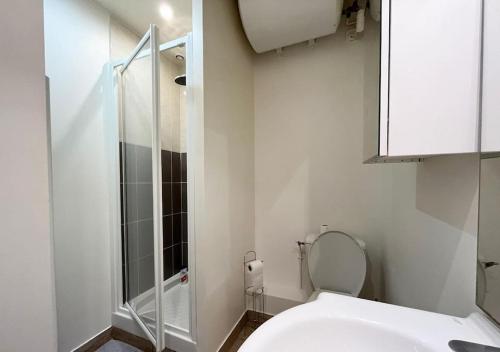 Bathroom, Le nid de Moret - 200'm gare in Veneux-les-Sablons