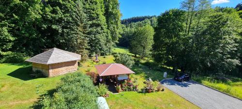 Gästehaus Hirschstein - Hochwertige Ferienwohnung in sehr ruhiger Lage direkt am Fluss Göltzsch