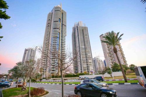 Boutique VIP Apartment with Balcony on the Sea in Bat Yam