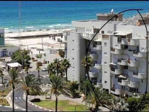 Boutique VIP Apartment with Balcony on the Sea in Bat Yam