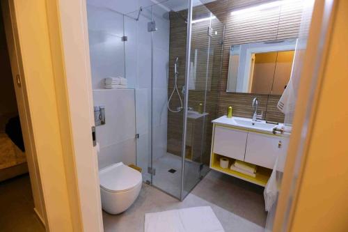 Boutique VIP Apartment with Balcony on the Sea in Bat Yam