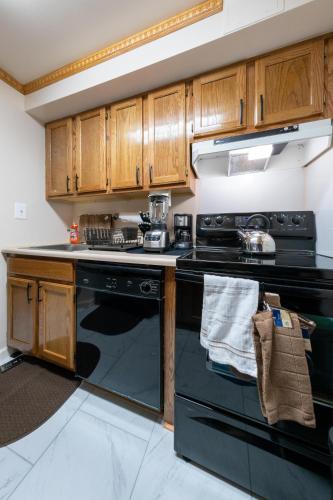 Booking.Com Exxlusive: Fully Furnished One Bedroom Entire Apartment With Full Size Bed. For One Person Or Couple, Soulmate Positive Friendship in Brooklyn, USA