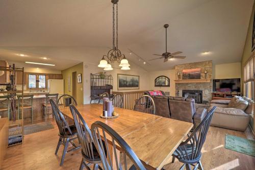 Beech Mountain Cabin Deck and Mountain Views! in Beech Mountain, USA