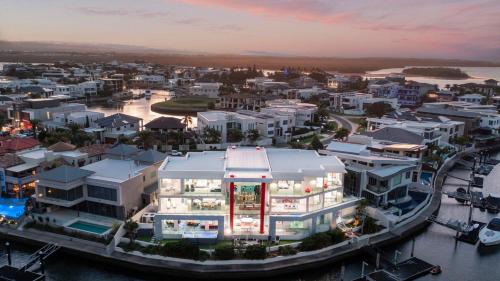 The Pinnacle of Bespoke Waterfront Luxury