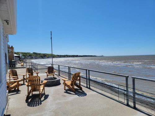 Erkély/terasz, Villa Calypso avec vue sur la baie de Ste-Luce in Sainte-Luce (QC)