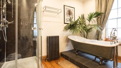 ฝักบัว, Follions Farmhouse in มอร์แพ็ท