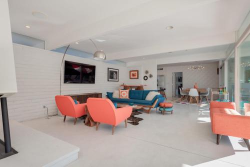Private Mid Century Modern Architectural Home in Palm Springs, USA