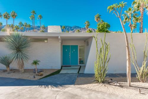 Private Mid Century Modern Architectural Home in Palm Springs, USA