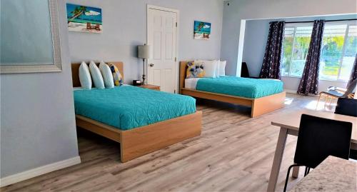 Johns Pass Beach Motel