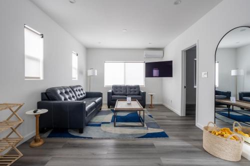 Bungalow w Free Parking 4 min from SoFi, 8min from airport