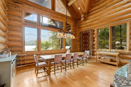 Willow Cove Log Cabin Willow Cove Log Cabin