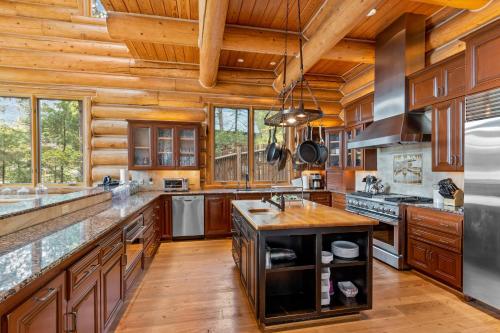 Willow Cove Log Cabin Willow Cove Log Cabin