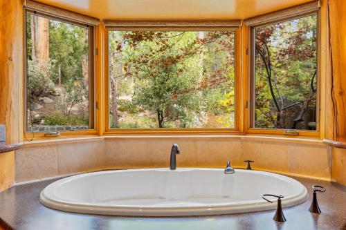 Willow Cove Log Cabin Willow Cove Log Cabin