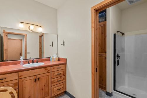 Willow Cove Log Cabin Willow Cove Log Cabin