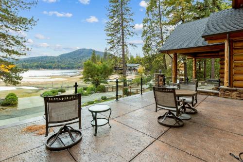 Willow Cove Log Cabin Willow Cove Log Cabin