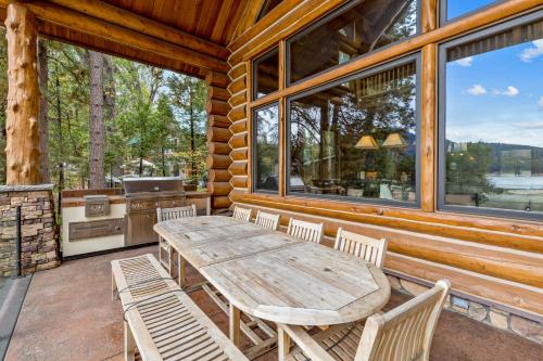 Willow Cove Log Cabin Willow Cove Log Cabin