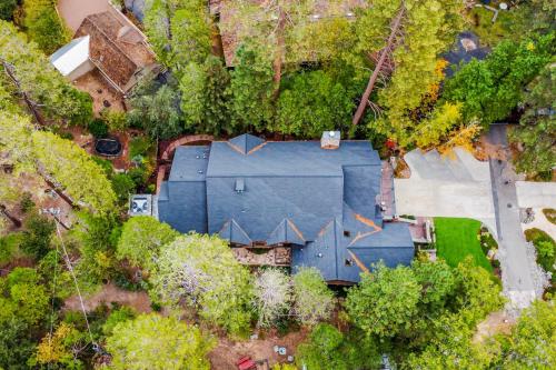 Willow Cove Log Cabin Willow Cove Log Cabin