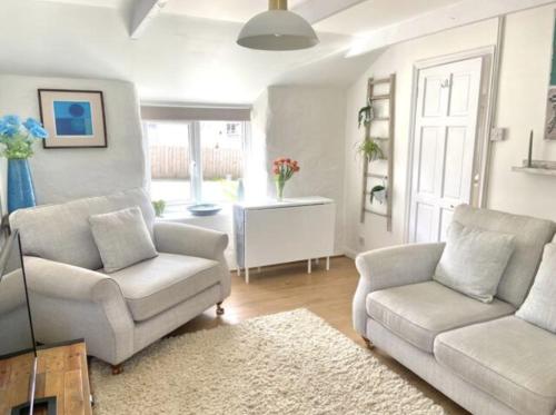 Idyllic Cornish Cottage, Superking bed, private garden dogs welcome 2