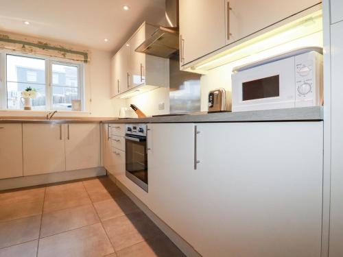 4 Trevanson Mews - image 12