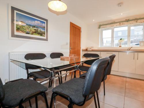 4 Trevanson Mews - image 7