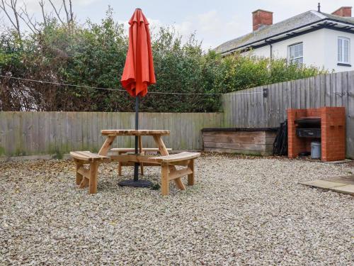 4 Trevanson Mews - main image