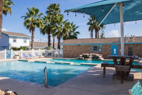 Tropic Island Resort - image 7