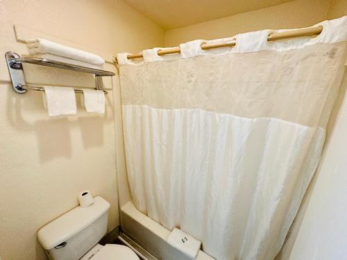 Economy Inn - image 6