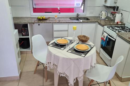 Kitchen, Altos del Rey Apartamentos in Barrio Chijra