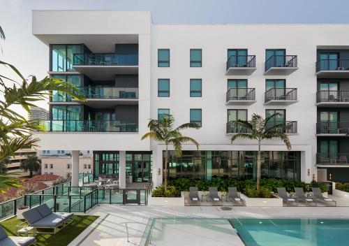 Úszómedence, AKA West Palm in West Palm Beach (Florida)