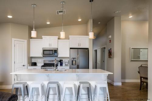 S404-The Penthouse-Fourth Floor 3-bedroom Pool View