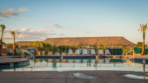 S404-The Penthouse-Fourth Floor 3-bedroom Pool View