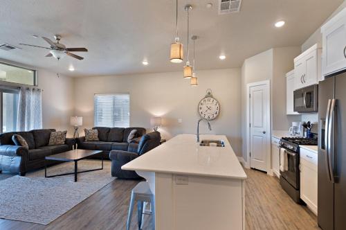 S404-The Penthouse-Fourth Floor 3-bedroom Pool View