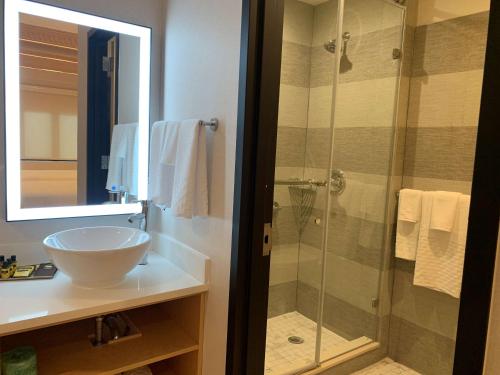 Best Western Plus Soho Hotel Room Type - Queen Room