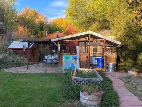 Kale's Romantic and Private Solargon Cottage - Popular & Pet Friendly in Paonia (CO)