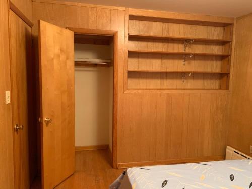 #2 Cozy Queen size bedroom @New Brunswick NJ downtown in นิวบรันสวิค (NJ)