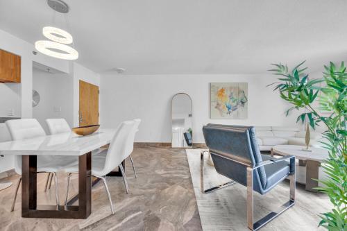 LUXURY 2 Bedrooms BRICKELL BAY APARTMENT in Miami, USA