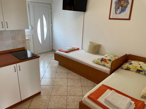 One-Bedroom Apartment with Terrace room in Apartments with parking spaces Sabunike Zadar - 6258