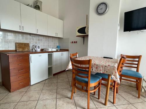 One-Bedroom Apartment with Terrace image 3