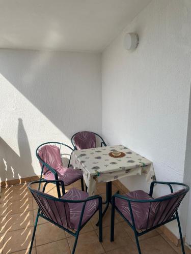 One-Bedroom Apartment with Terrace image 2