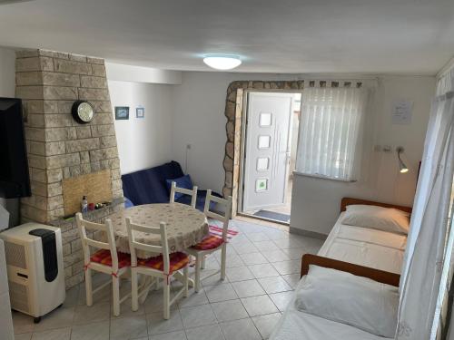 One-Bedroom Apartment with Terrace image 3