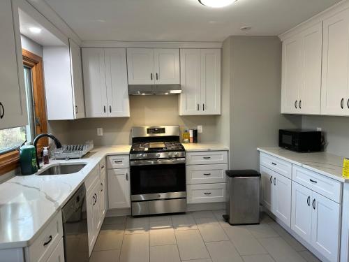 J1 Pleasant Room near Rutgers U, hospitals in New Brunswick (NJ)